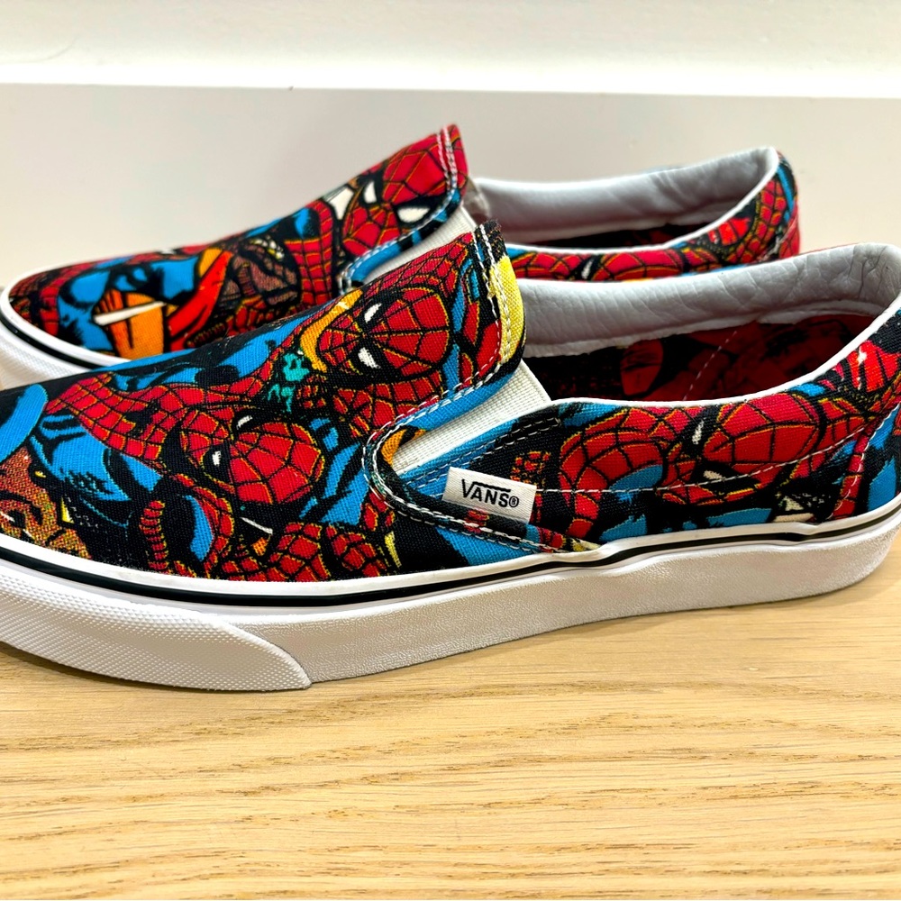 *RARE* Vans x Marvel Spiderman Men Slip-ons Size 9
